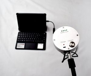 vein-eye-over-computer